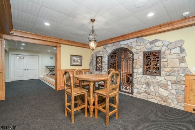 22 Sunset Ln, Upper Saddle River Boro, NJ 07458