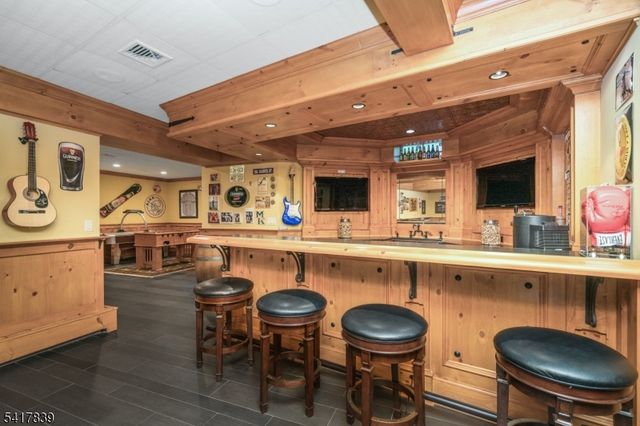 22 Sunset Ln, Upper Saddle River Boro, NJ 07458