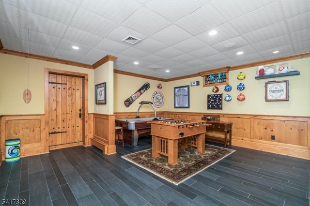22 Sunset Ln, Upper Saddle River Boro, NJ 07458