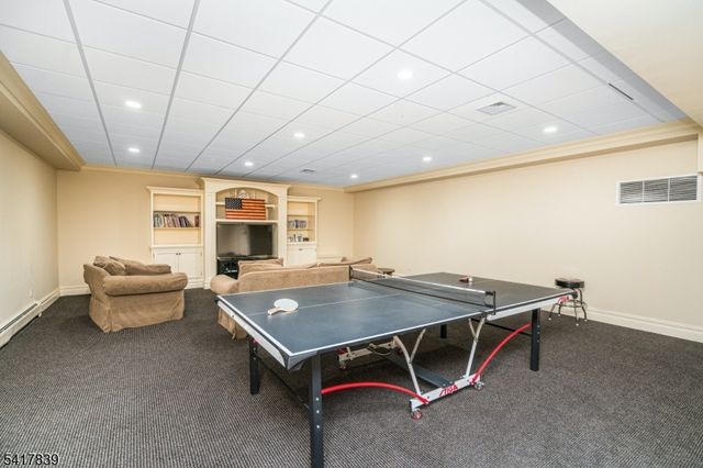 22 Sunset Ln, Upper Saddle River Boro, NJ 07458