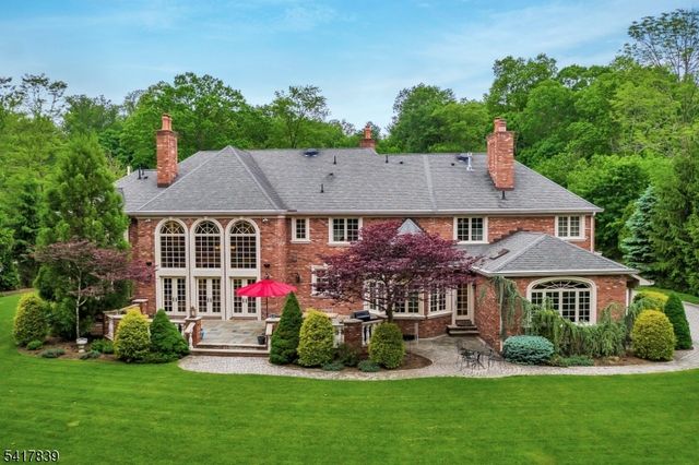 22 Sunset Ln, Upper Saddle River Boro, NJ 07458