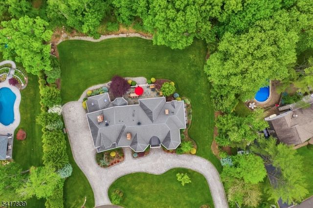 22 Sunset Ln, Upper Saddle River Boro, NJ 07458