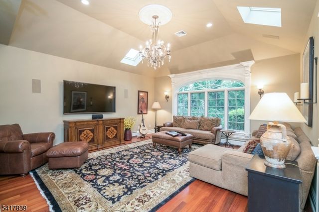 22 Sunset Ln, Upper Saddle River Boro, NJ 07458