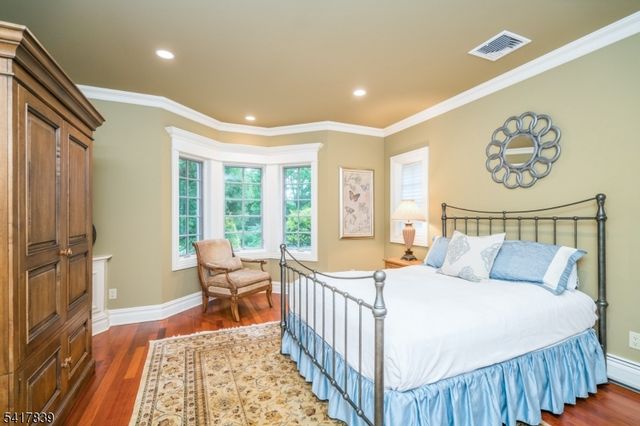 22 Sunset Ln, Upper Saddle River Boro, NJ 07458