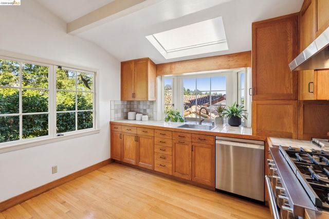 706 Hilldale Ave, Berkeley, CA 94708