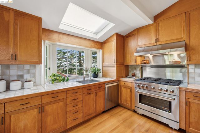 706 Hilldale Ave, Berkeley, CA 94708