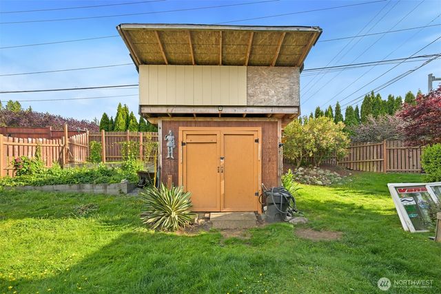 1501 Lakeway Dr., Bellingham, WA 98225