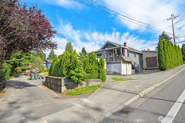 1501 Lakeway Dr., Bellingham, WA 98225