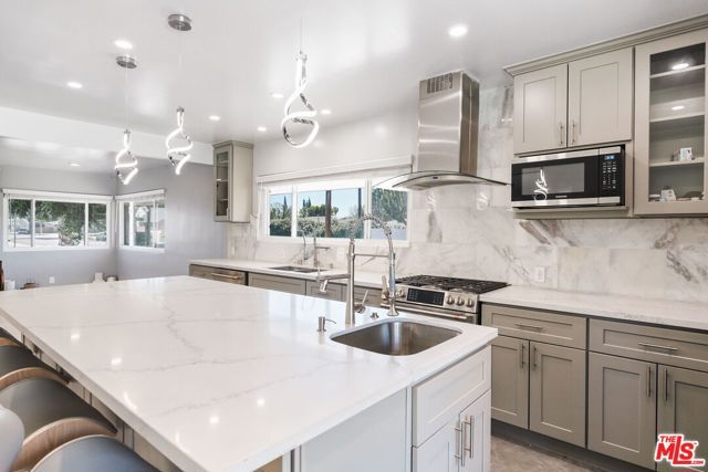 8901 Rubio Avenue, North Hills (los Angeles), CA 91343