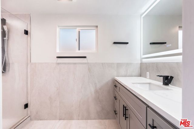 8901 Rubio Avenue, North Hills (los Angeles), CA 91343