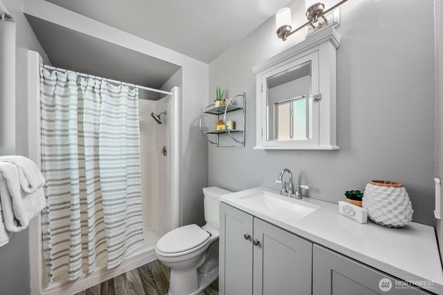 8910 NE 195th Street NE, Bothell, WA 98011