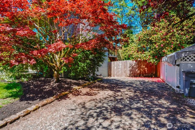8910 NE 195th Street NE, Bothell, WA 98011