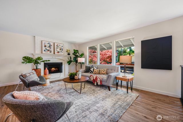 8910 NE 195th Street NE, Bothell, WA 98011