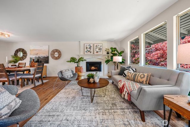 8910 NE 195th Street NE, Bothell, WA 98011