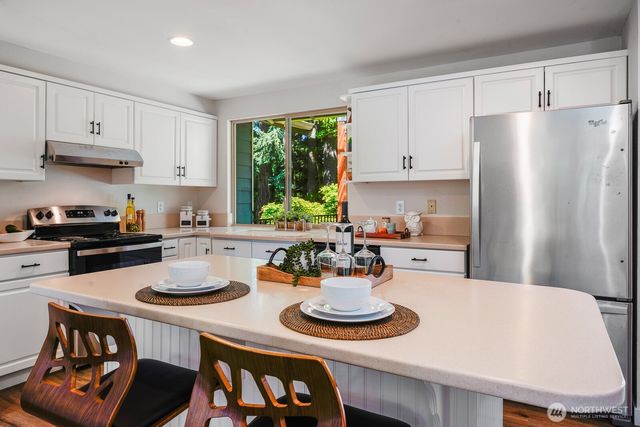8910 NE 195th Street NE, Bothell, WA 98011