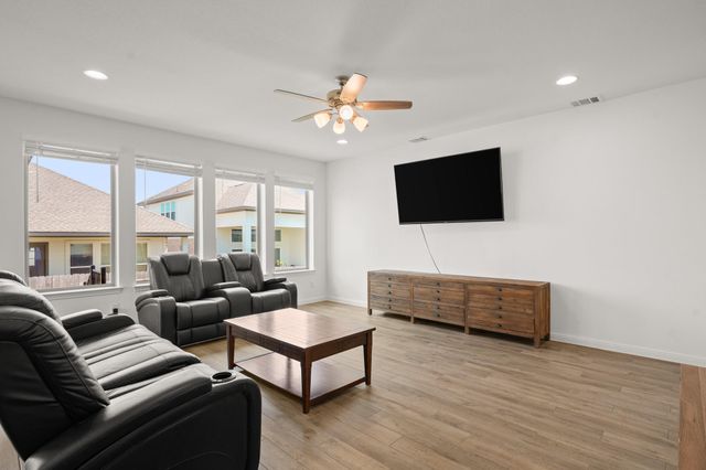 321 Langhorne BND, Liberty Hill, TX 78642