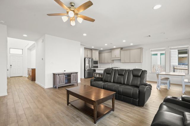 321 Langhorne BND, Liberty Hill, TX 78642