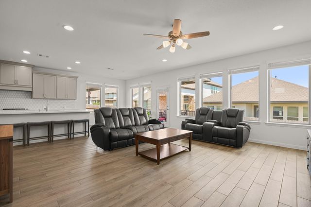 321 Langhorne BND, Liberty Hill, TX 78642