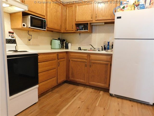 1724 Sugar Creek Drive, Charleston, WV 25312