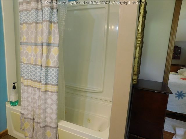 1724 Sugar Creek Drive, Charleston, WV 25312