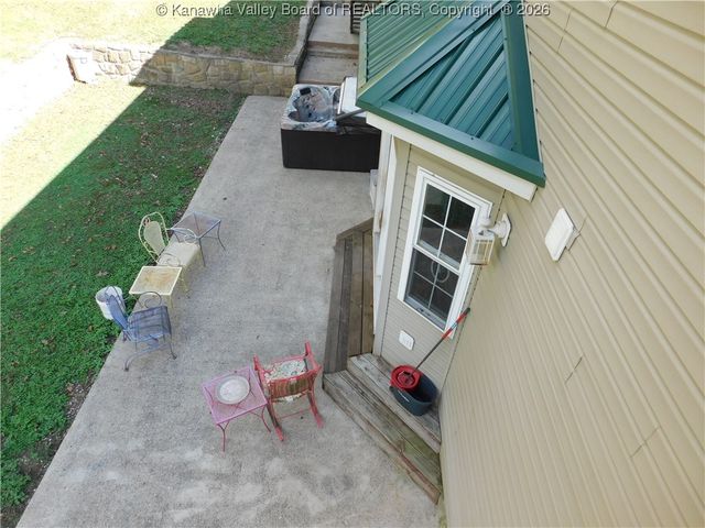 1724 Sugar Creek Drive, Charleston, WV 25312