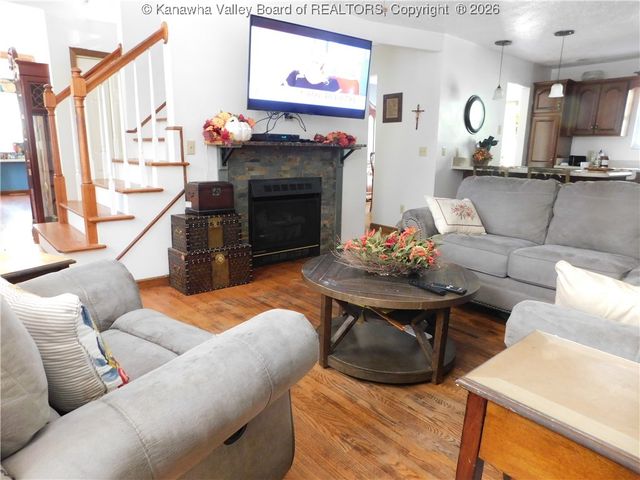 1724 Sugar Creek Drive, Charleston, WV 25312