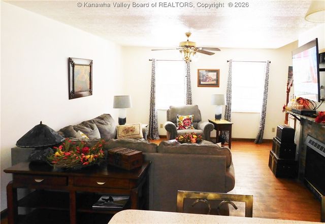 1724 Sugar Creek Drive, Charleston, WV 25312