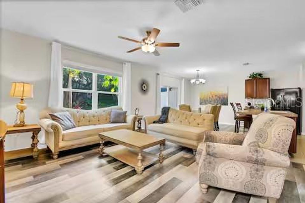 Image 11 of property listing at 10108 HAWK STORM AVENUE, Tampa, FL 33610