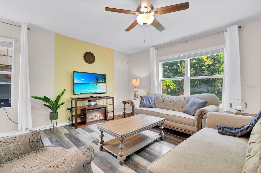 Image 14 of property listing at 10108 HAWK STORM AVENUE, Tampa, FL 33610