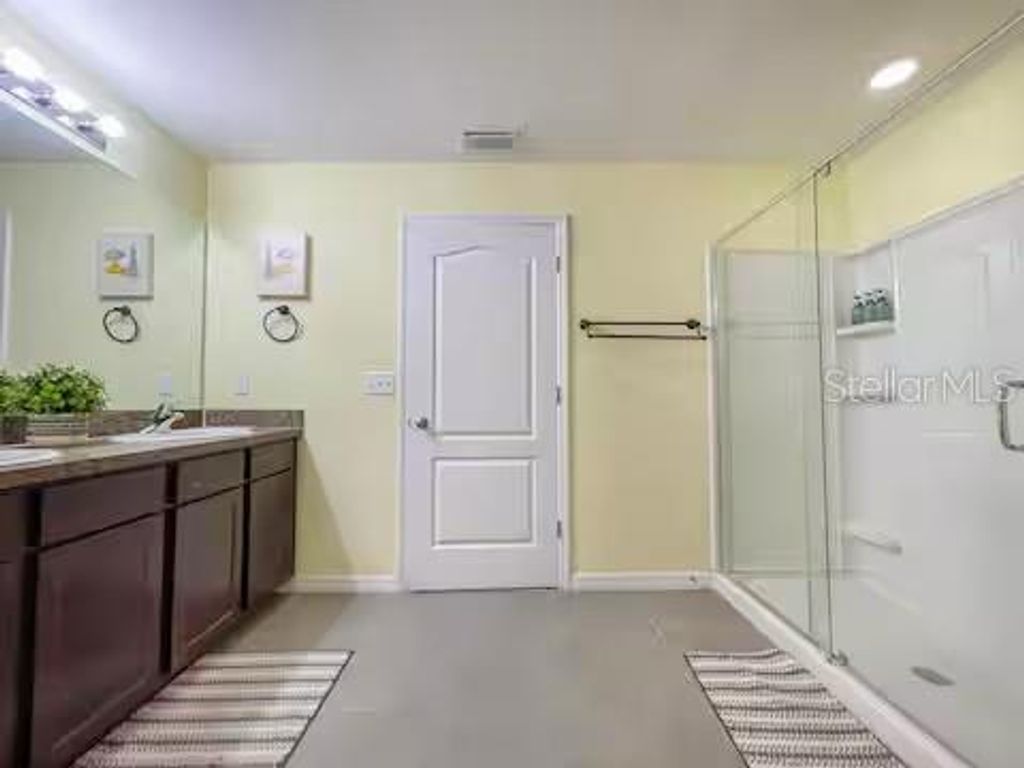 Image 18 of property listing at 10108 HAWK STORM AVENUE, Tampa, FL 33610