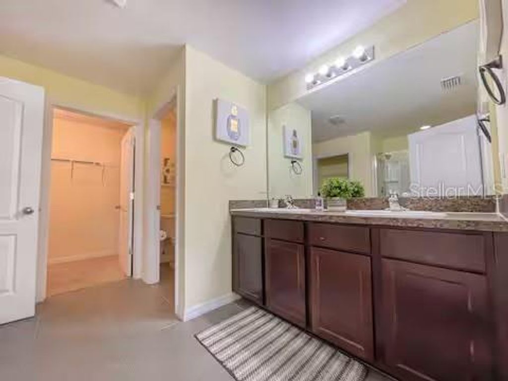 Image 21 of property listing at 10108 HAWK STORM AVENUE, Tampa, FL 33610