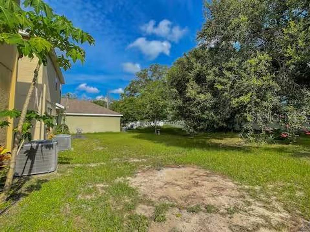 Image 36 of property listing at 10108 HAWK STORM AVENUE, Tampa, FL 33610