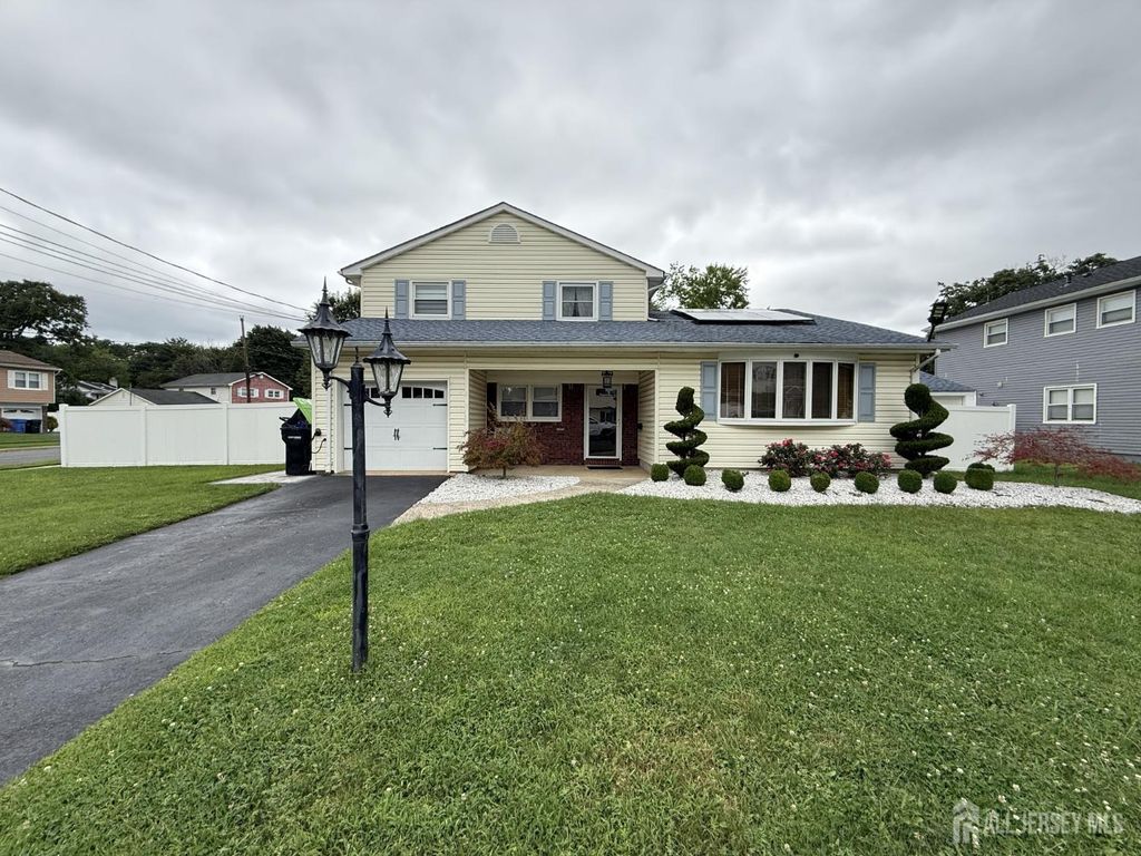 2 Elaine Court, Old Bridge, NJ 08857