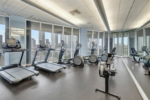 185 SW 7th St 4410, Miami, FL 33130