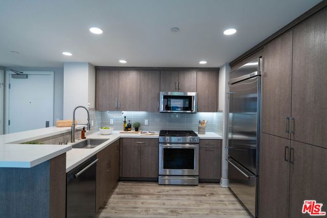 6030 Seabluff Drive 410, Los Angeles, CA 90094