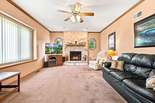 N48W25418 Aberdeen DRIVE, Pewaukee, WI 53072