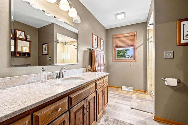 N48W25418 Aberdeen DRIVE, Pewaukee, WI 53072
