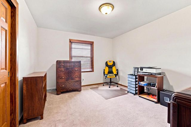 N48W25418 Aberdeen DRIVE, Pewaukee, WI 53072
