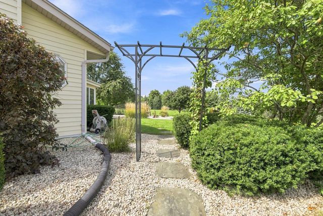 N48W25418 Aberdeen DRIVE, Pewaukee, WI 53072