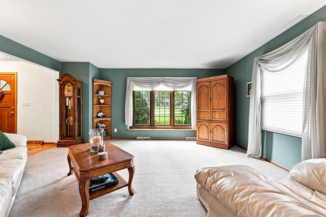 N48W25418 Aberdeen DRIVE, Pewaukee, WI 53072