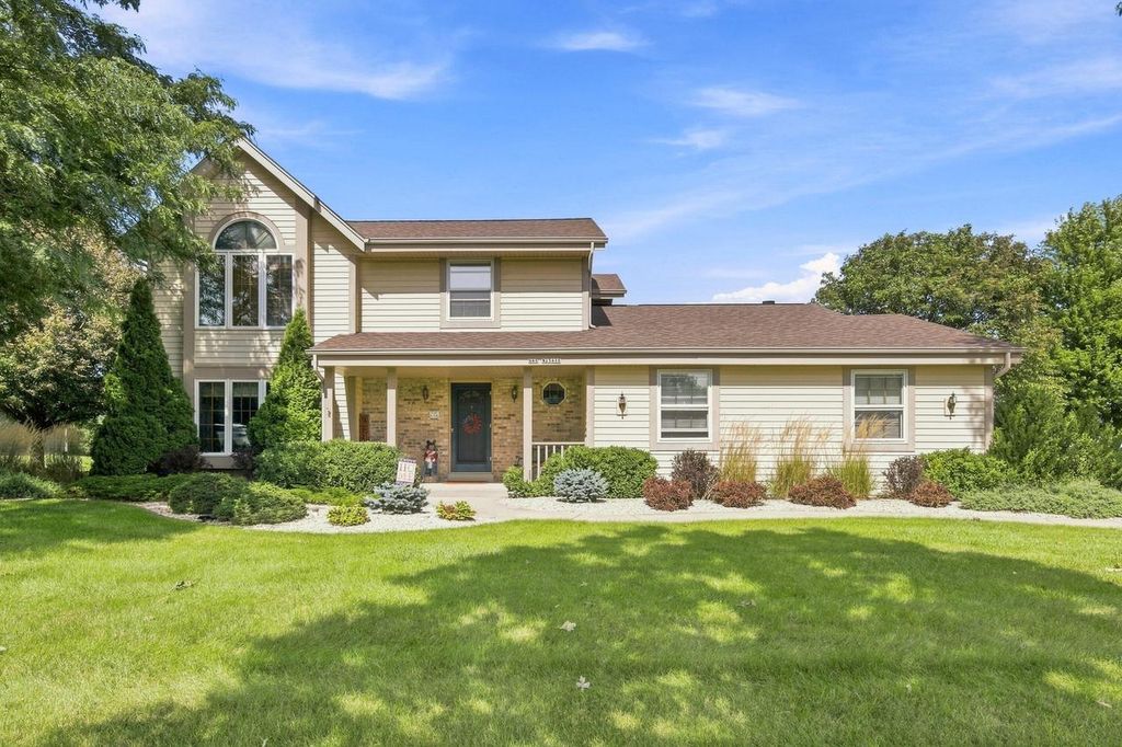 N48W25418 Aberdeen DRIVE, Pewaukee, WI 53072
