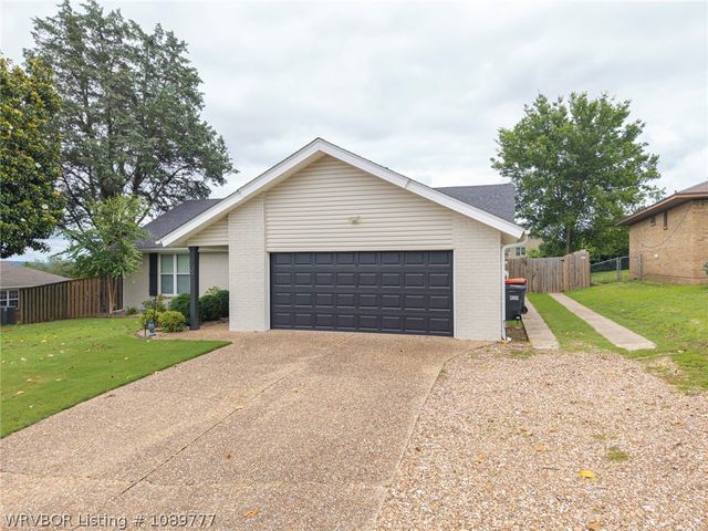 207 Azure Hills Drive, Van Buren, AR 72956