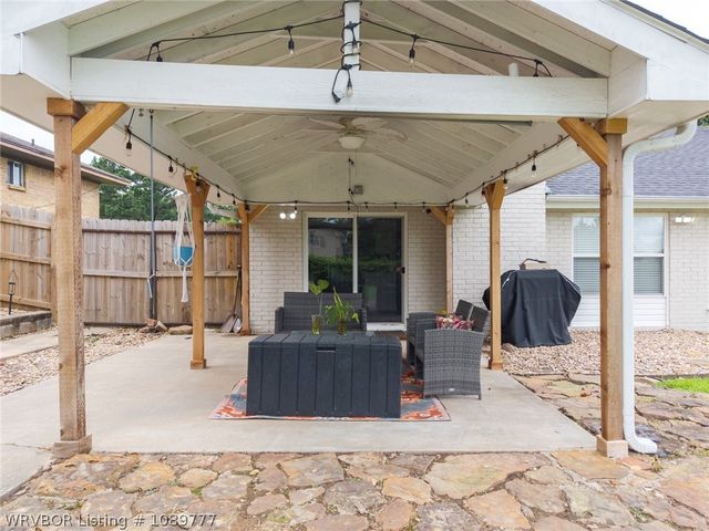 207 Azure Hills Drive, Van Buren, AR 72956