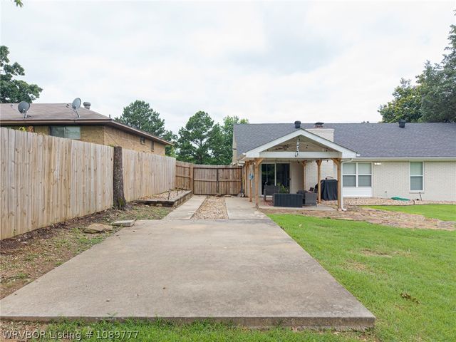 207 Azure Hills Drive, Van Buren, AR 72956