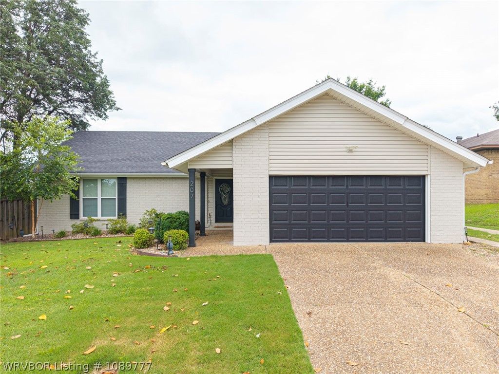 207 Azure Hills Drive, Van Buren, AR 72956