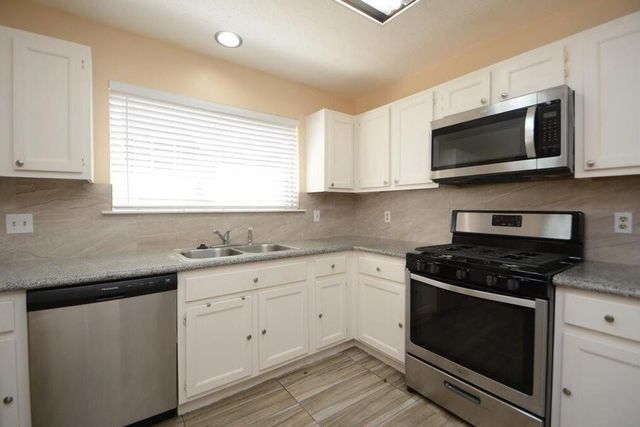 15 S Tallowberry Dr, Spring, TX 77381