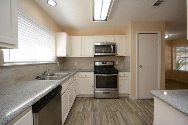 15 S Tallowberry Dr, Spring, TX 77381