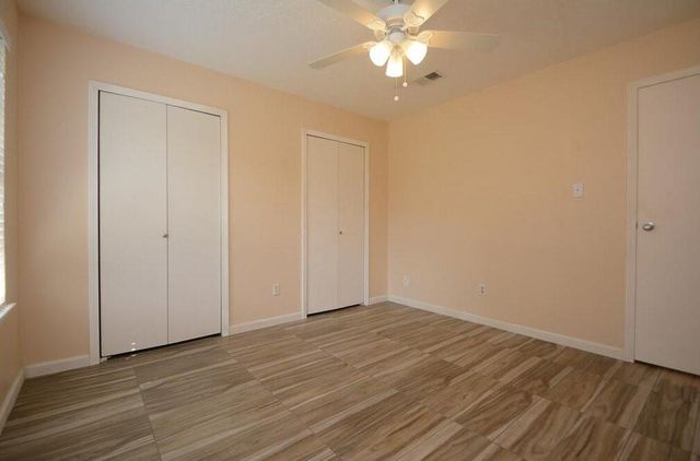 15 S Tallowberry Dr, Spring, TX 77381