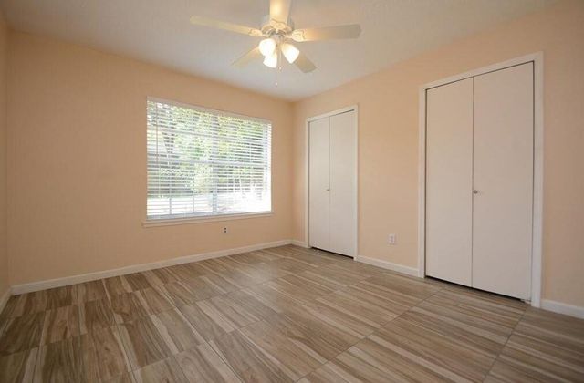 15 S Tallowberry Dr, Spring, TX 77381