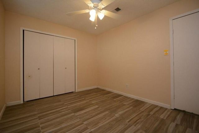 15 S Tallowberry Dr, Spring, TX 77381